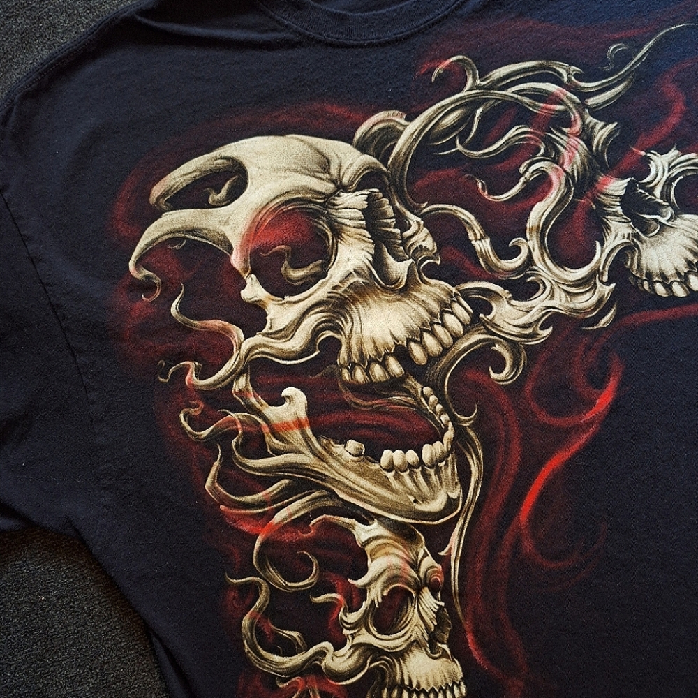 *[[Vintage]]* Graphic skull print tee.